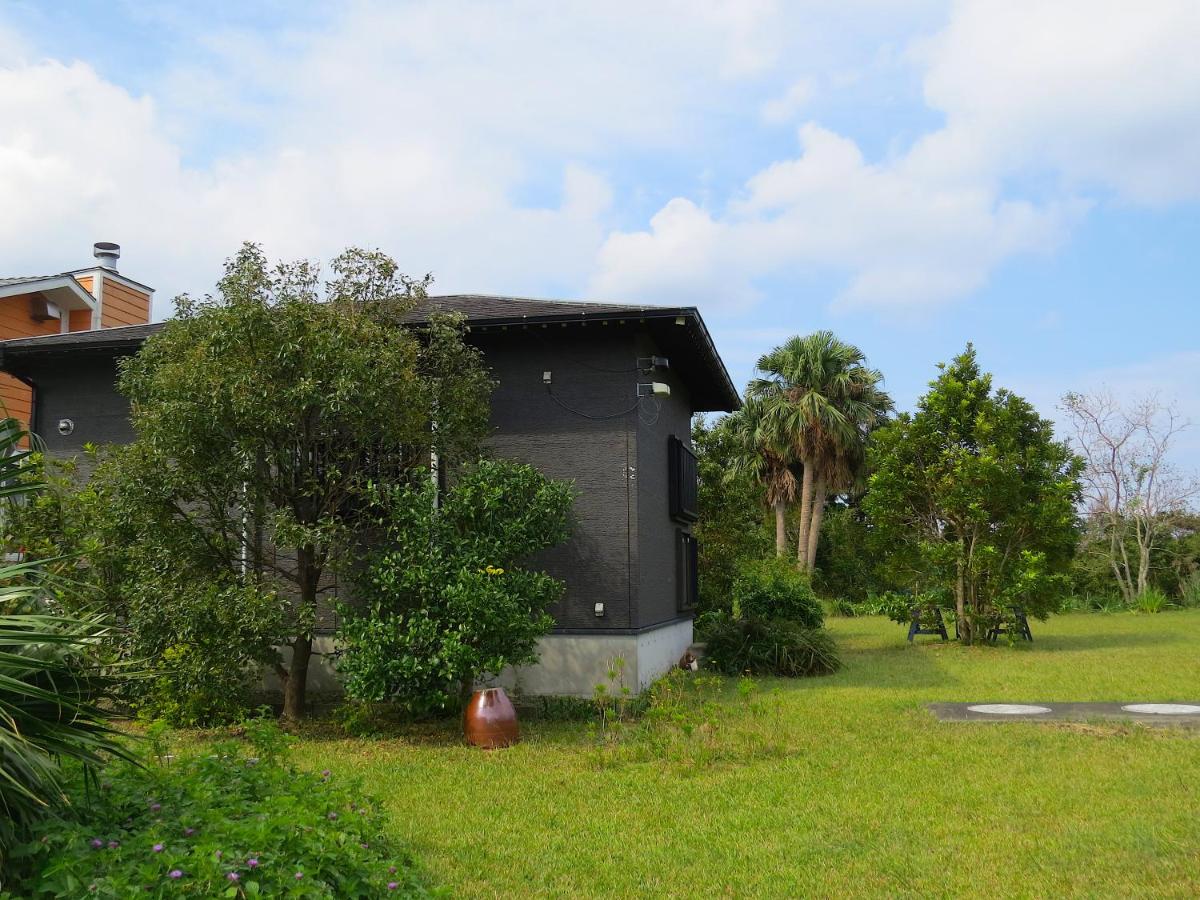 Cottage Orange House Yakushima - Housity