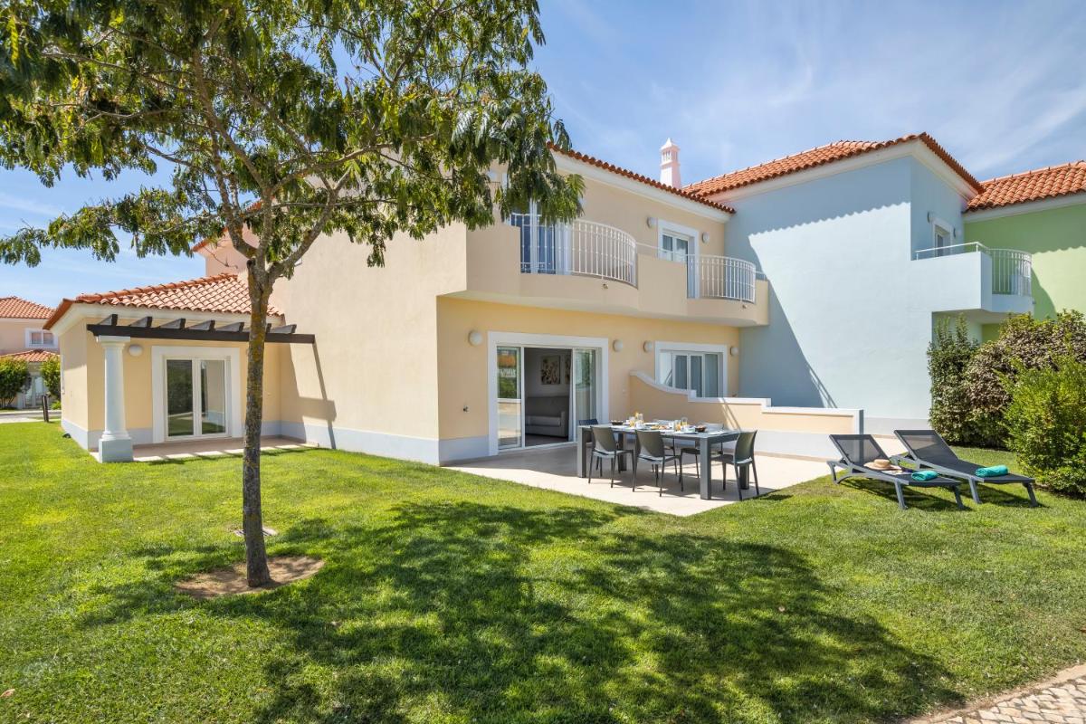 Um jardim no exterior de Eden Villas & Apartments
