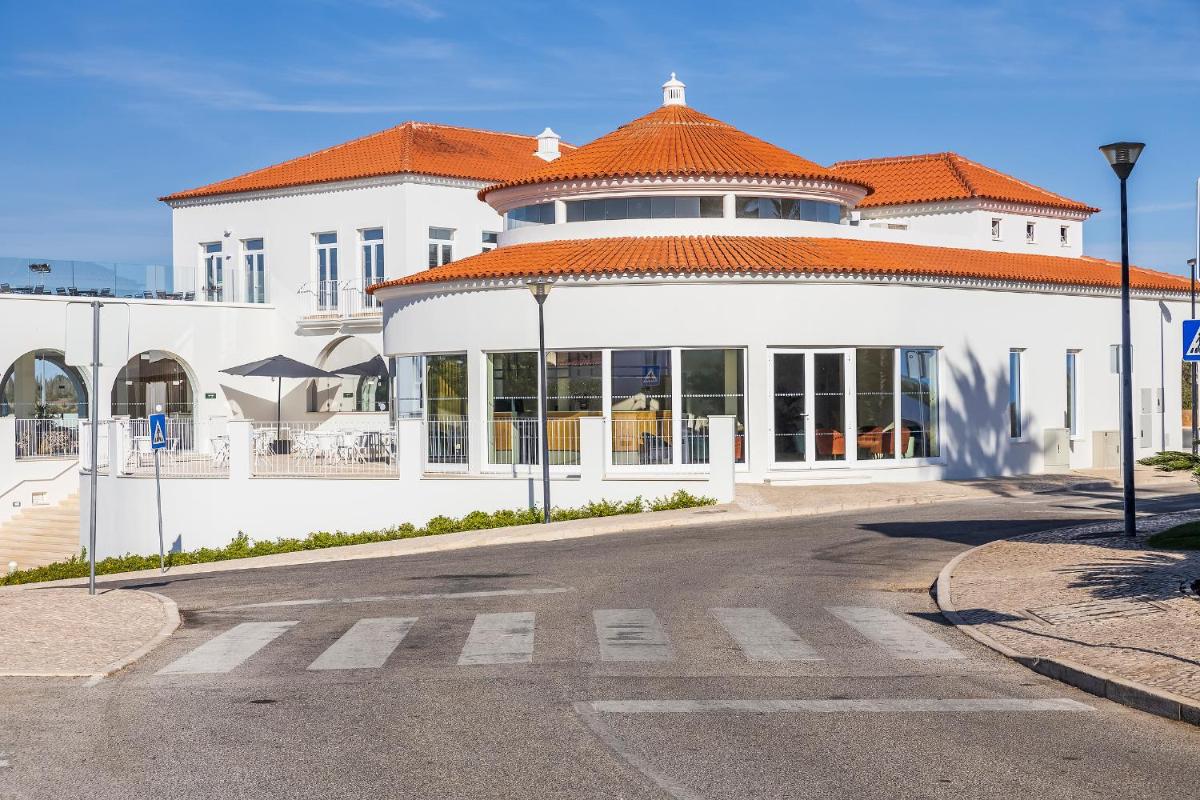O edifício onde o resort está situado