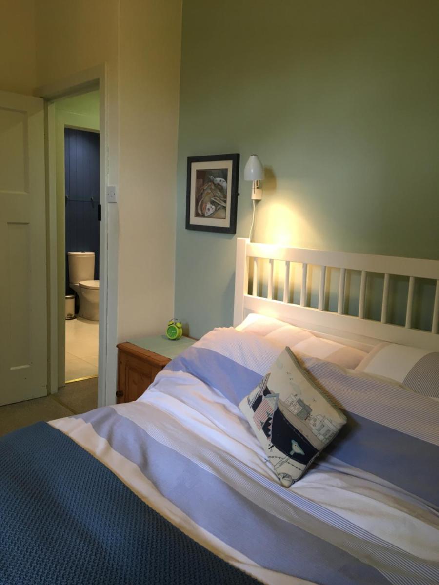 The Store, harbour holiday cottage - Housity