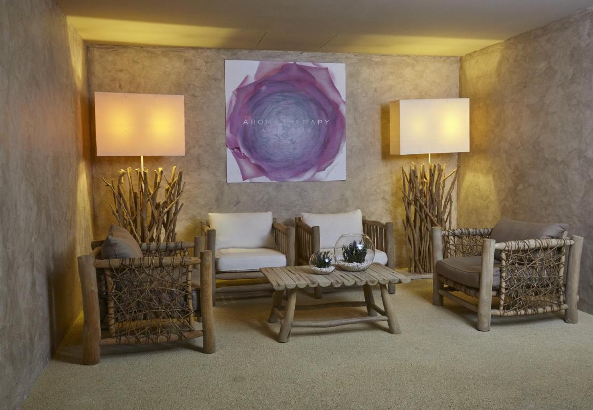 Uma área de estar em Crowne Plaza Vilamoura - Algarve by IHG