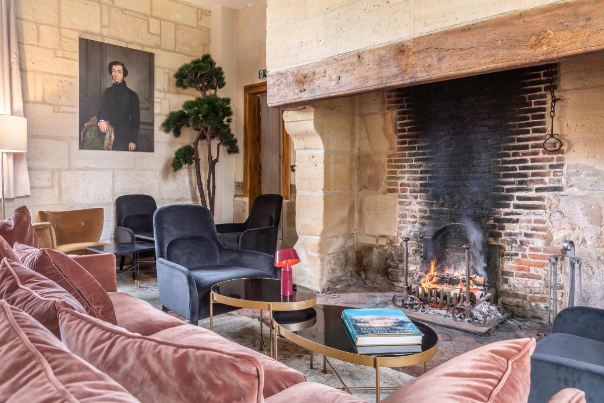 Coin salon dans l'établissement Les Manoirs des Portes de Deauville - Small Luxury Hotel Of The World