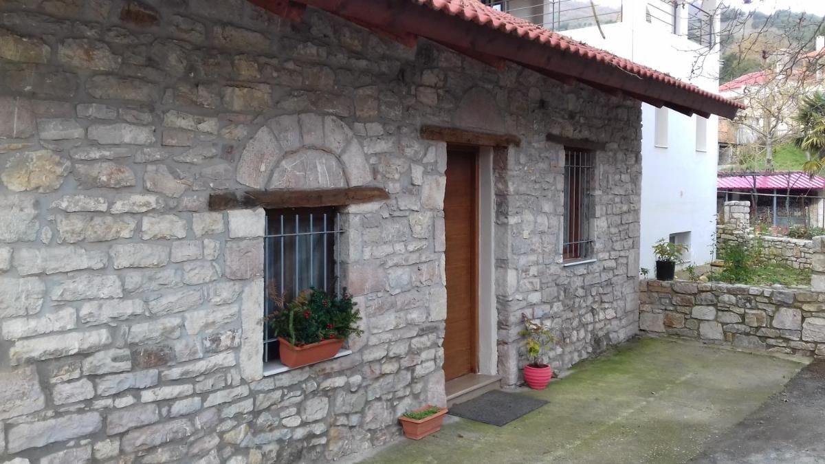 manesi stone built studio - Housity
