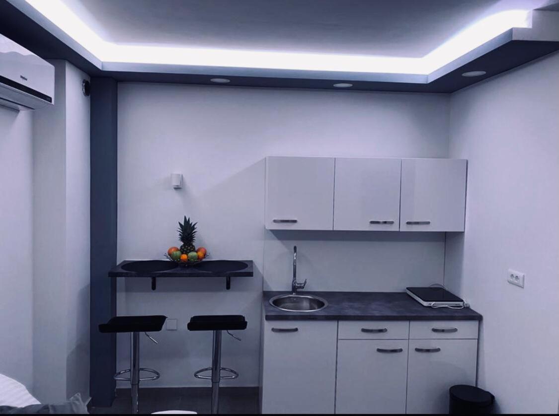 Jacuzzi Apartment Code 96 - Housity