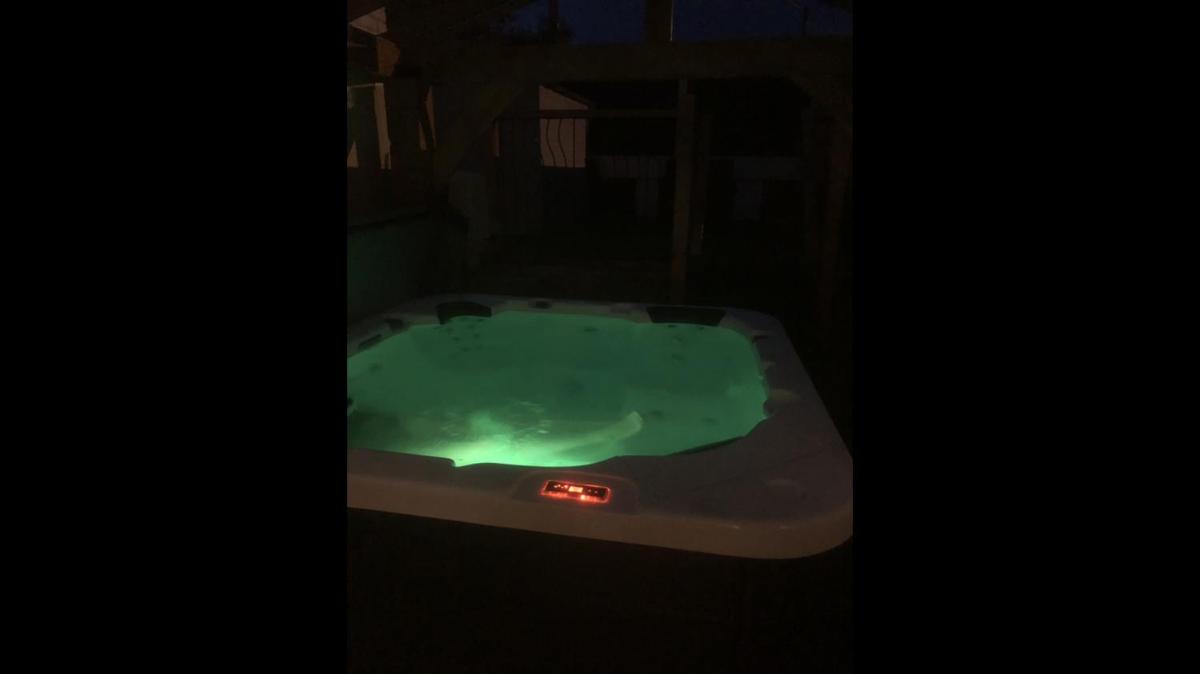 Rhos St Retreat - Housity