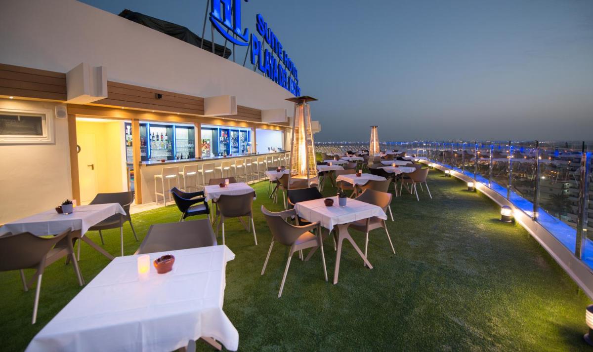Un restaurante o sitio para comer en HL Suitehotel Playa del Inglés - Adults Only