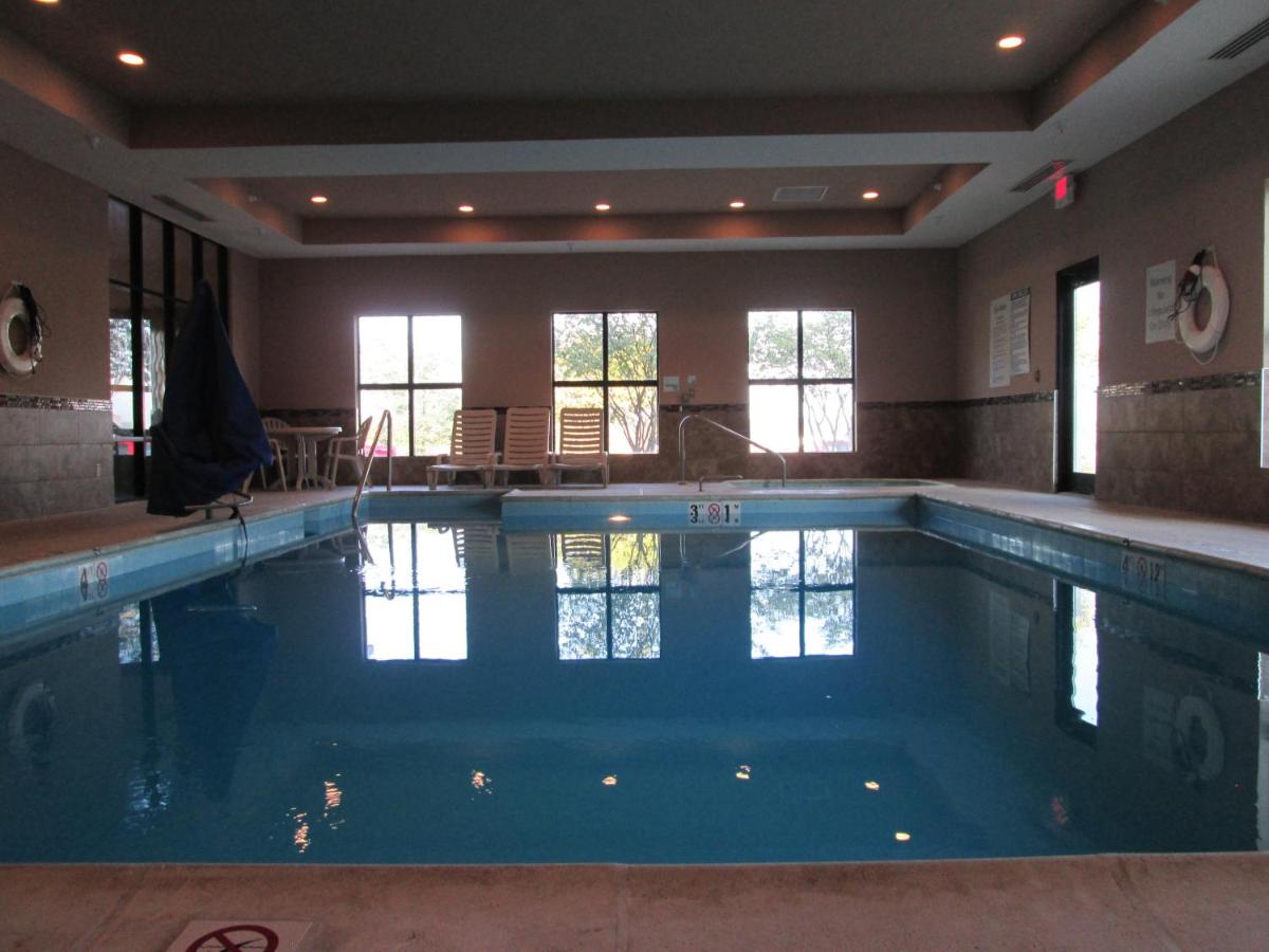 Holiday Inn Express Cloverdale - Greencastle by IHG - Housity