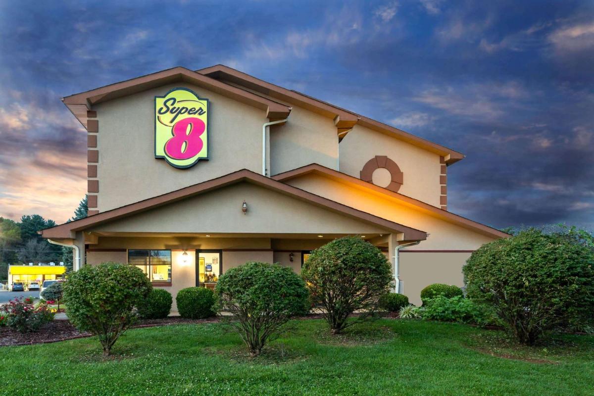 Super 8 by Wyndham Abingdon VA - Housity