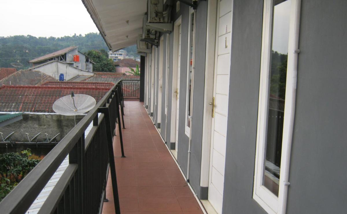 Aqilakost n Cafe Gadog Puncak - Housity
