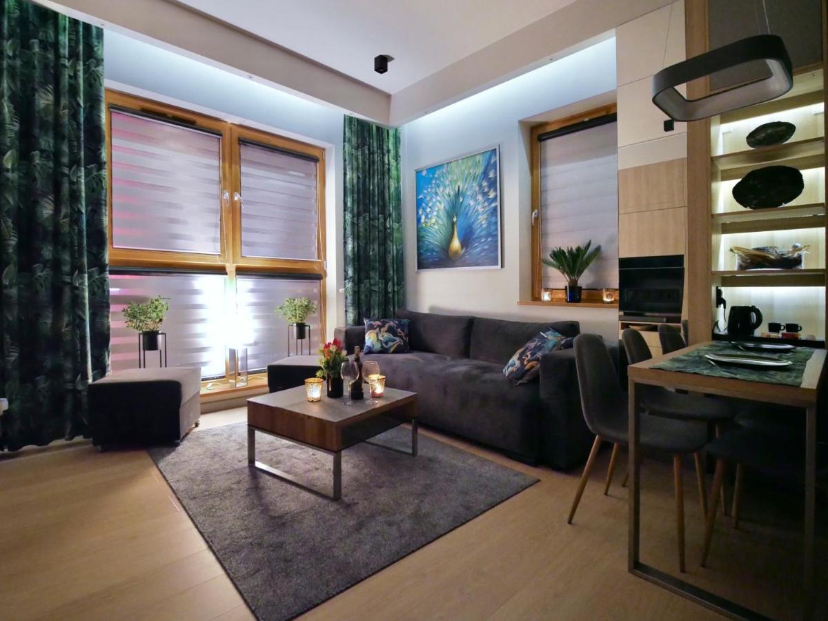 4UApart-Apartment suite Platan Tower Paradiso - Housity