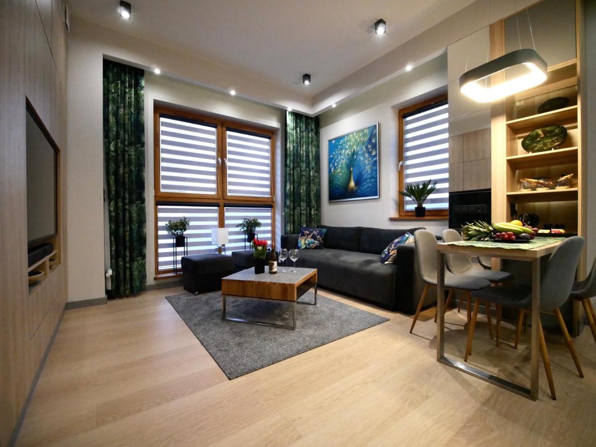 4UApart-Apartment suite Platan Tower Paradiso - Housity