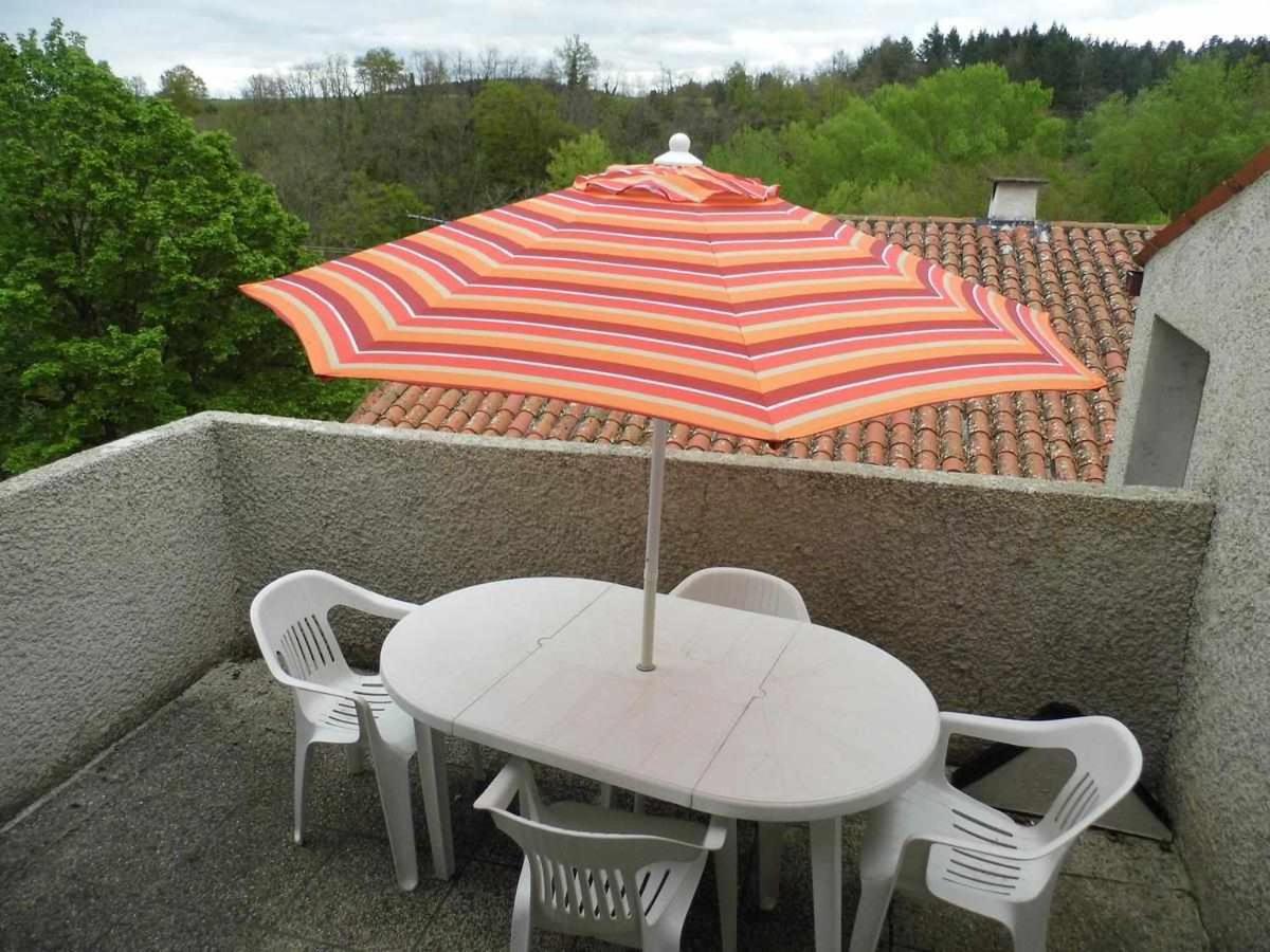 Joli petit T2 calme au bord de leau - Housity