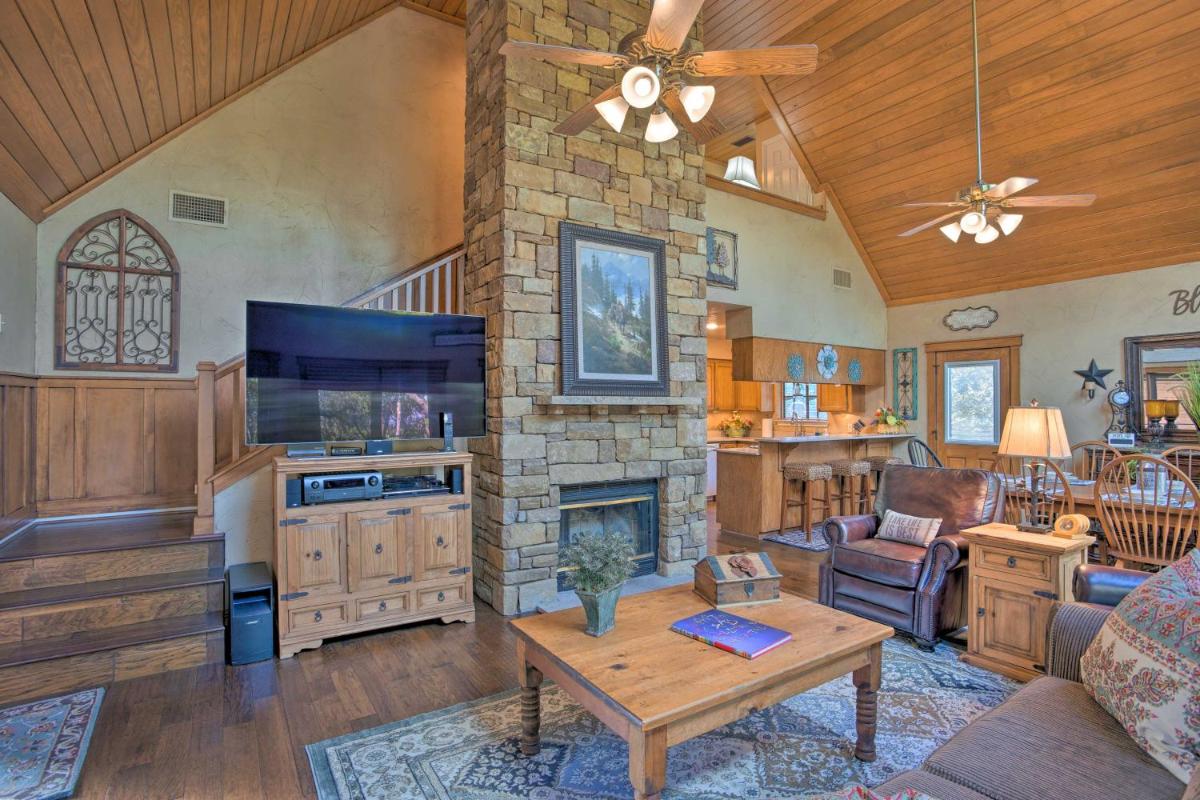 Lakefront Living Private Dock, Deck, and Game Room! - Housity