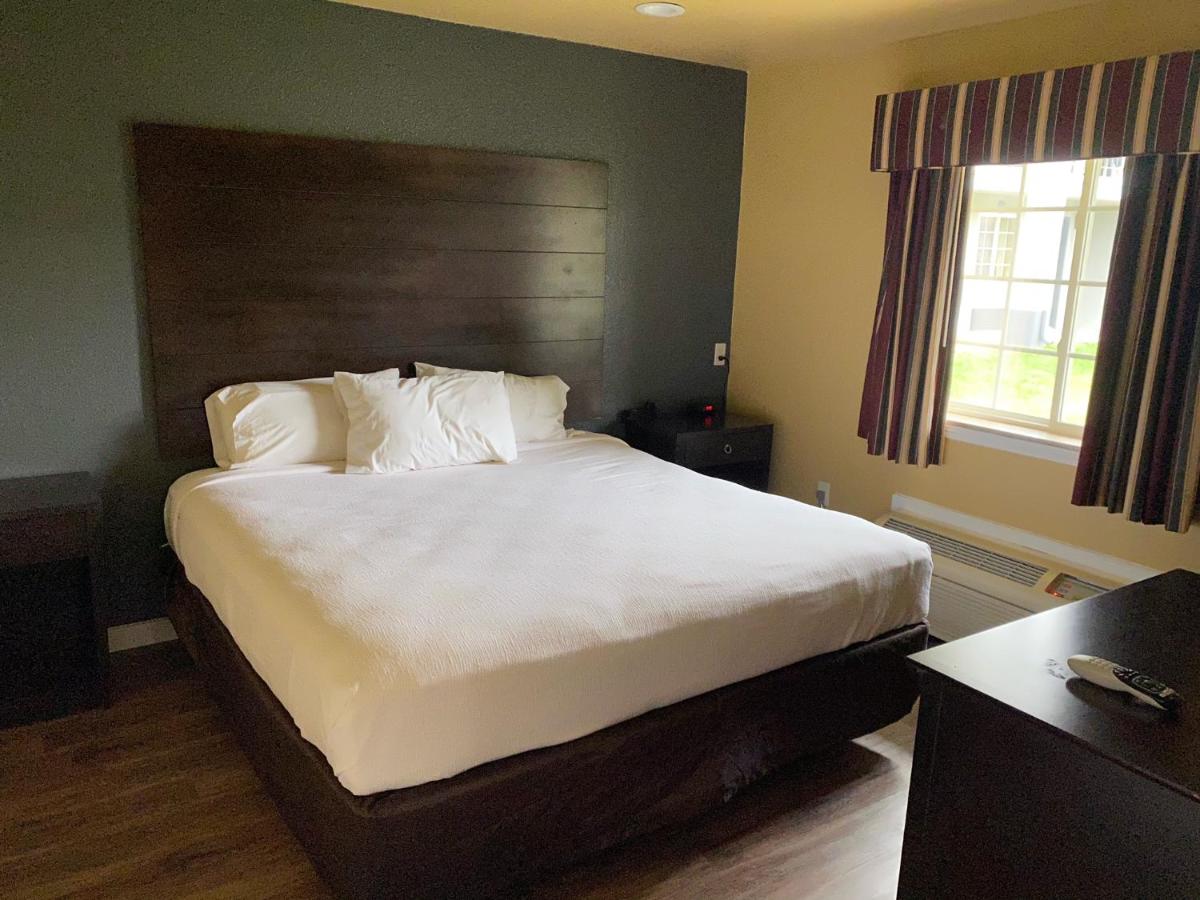 Suitetrails - Woodridge Inn and Suites