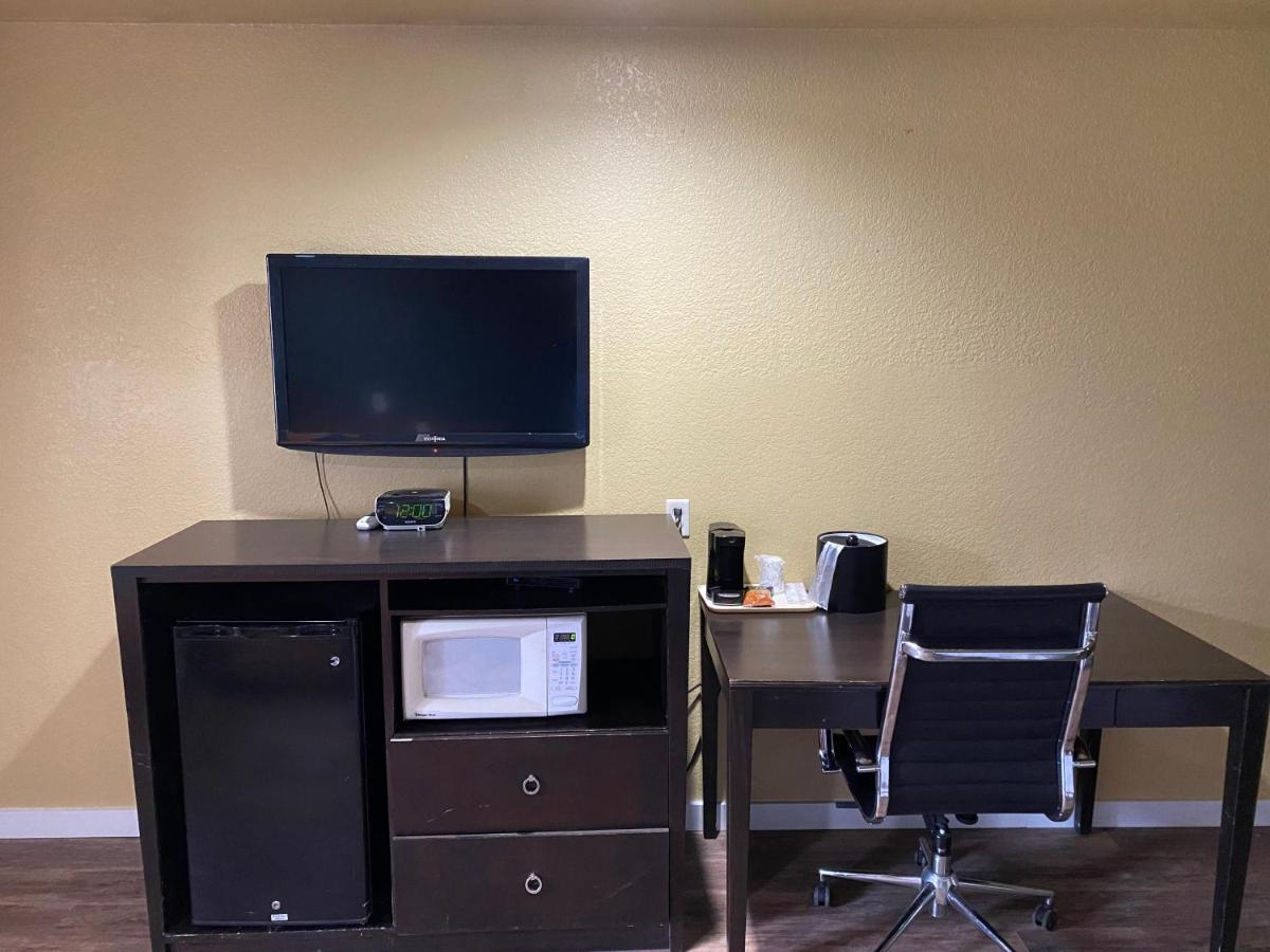 Suitetrails - Woodridge Inn and Suites