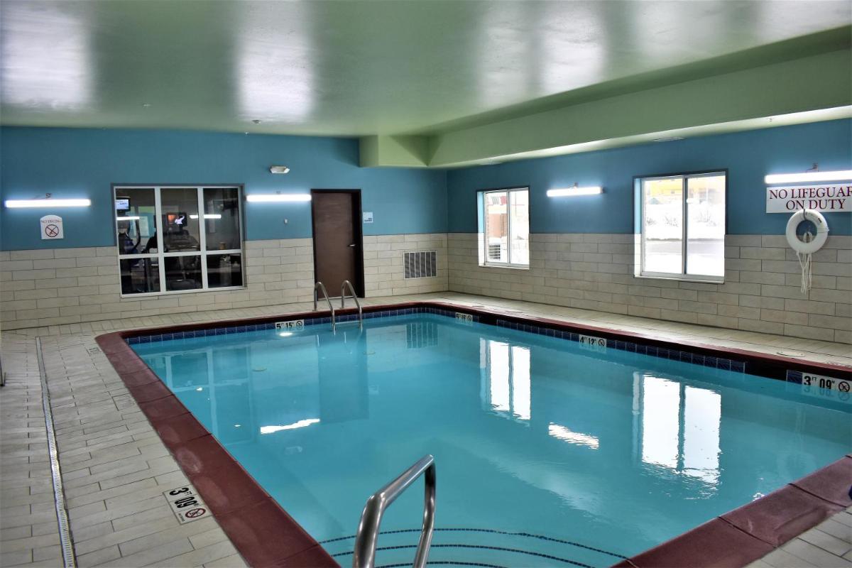 Holiday Inn Express Hotel & Suites Sedalia, an IHG Hotel - Housity
