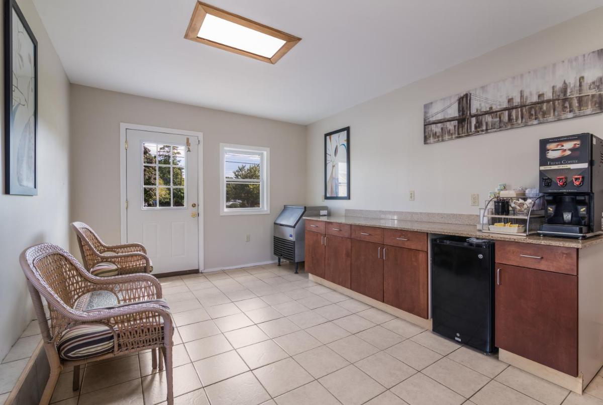 Suitetrails - Americas Best Value Inn Scarborough Portland