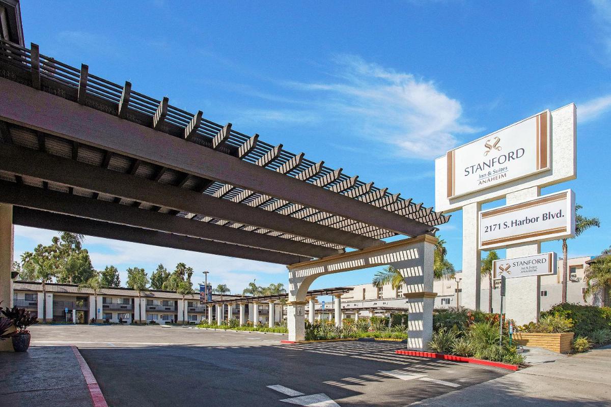 Stanford Inn & Suites Anaheim - Housity