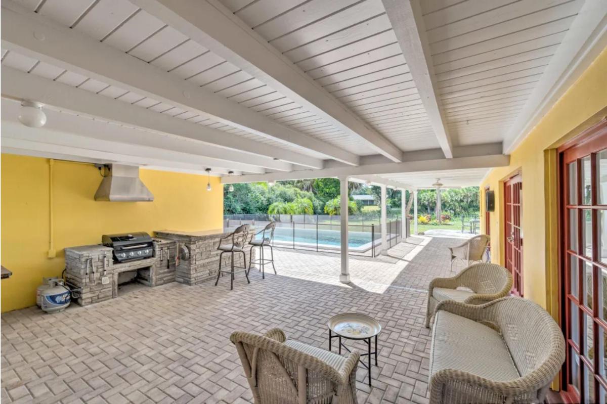 Family Retreat with Pool, Games, Dock, Fishing, Golf home - Housity