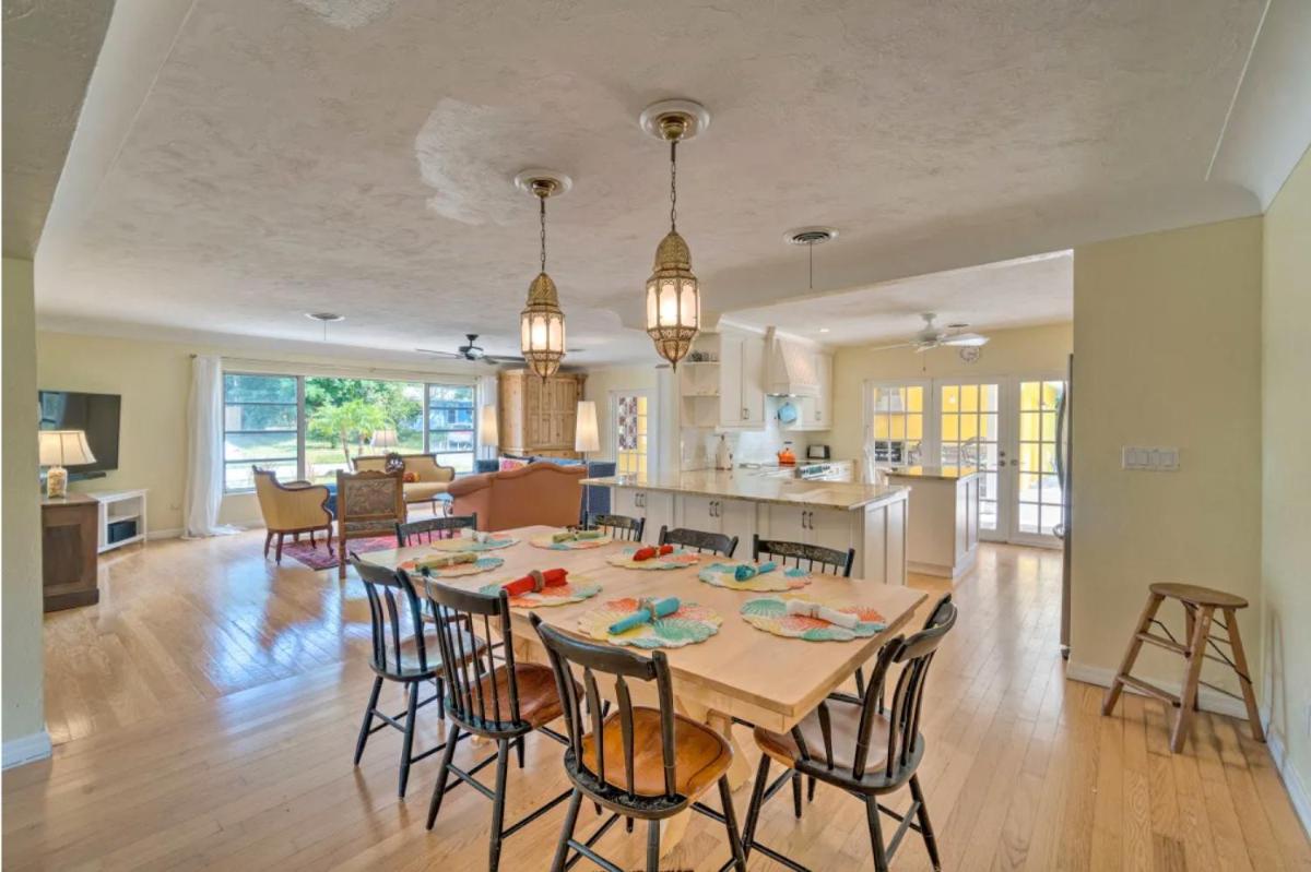 Family Retreat with Pool, Games, Dock, Fishing, Golf home - Housity