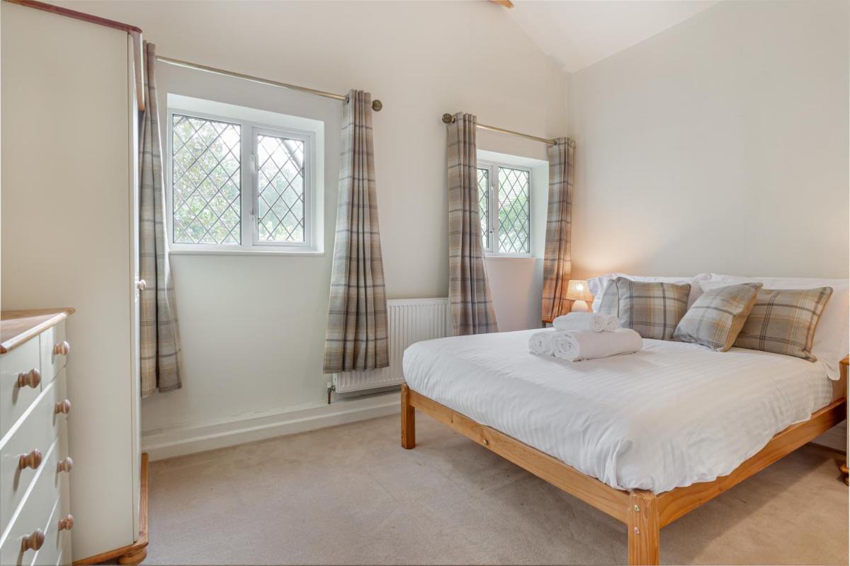 Host & Stay - The Old Thatch - Housity