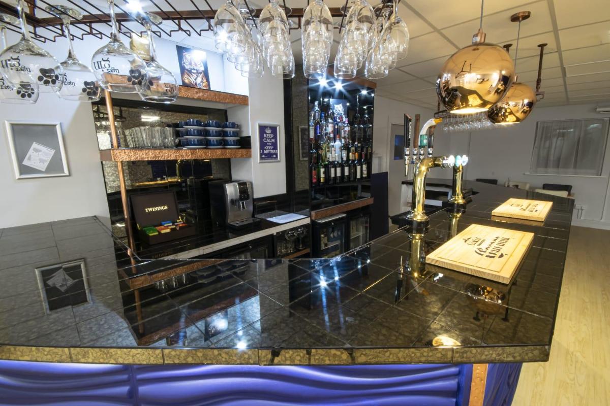 The Telford Whitehouse Hotel - Housity