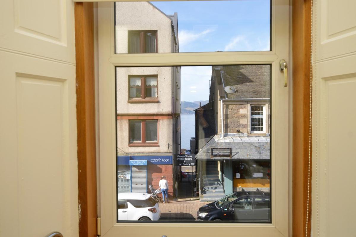 Keek Oot at 73 - Housity