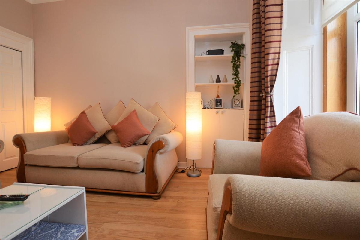 Keek Oot at 73 - Housity