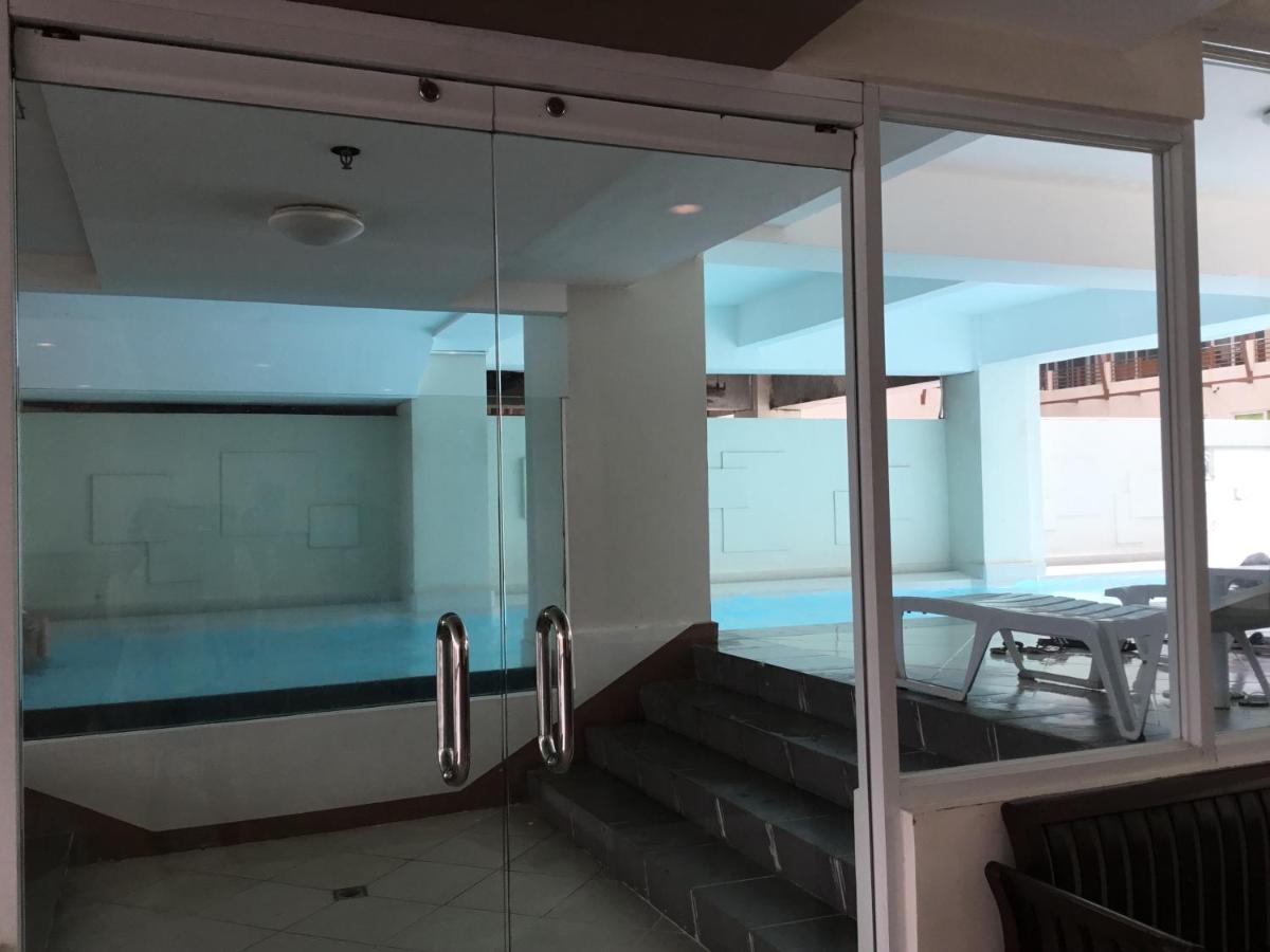 Condominium with Swimming Pool and Viewing Deck - Housity