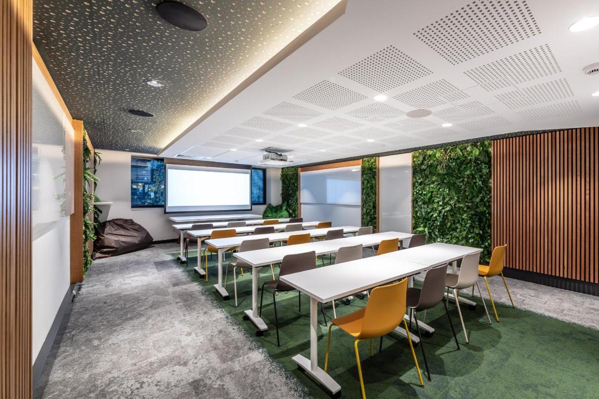 Coin salon dans l'établissement voco Strasbourg Centre - The Garden by IHG