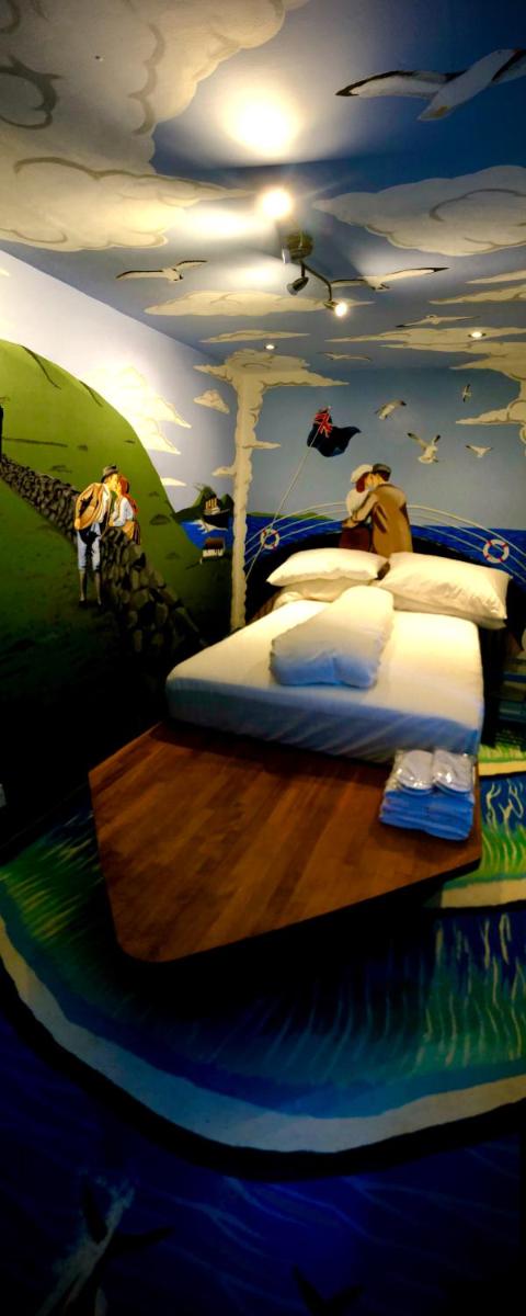 Rose Titanic Belfast romantic world - Housity