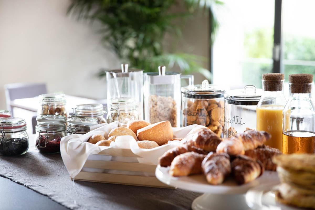 Sweet Hotel - Housity