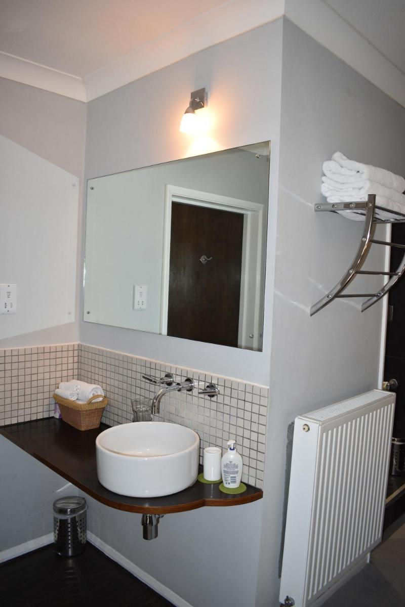 Suitetrails - Middle Farm Villa B&B