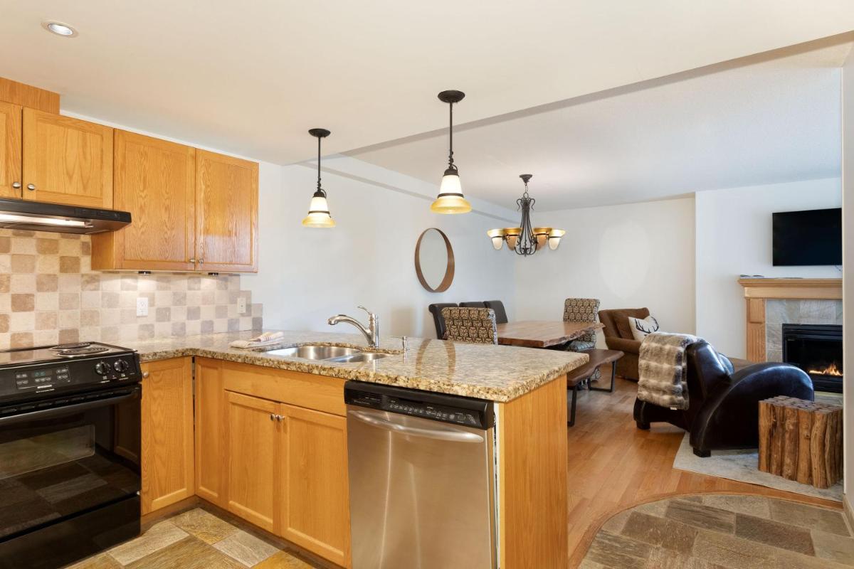 SKI IN SKI OUT Condo with Pool and Hot Tub by Harmony Whistler - Housity
