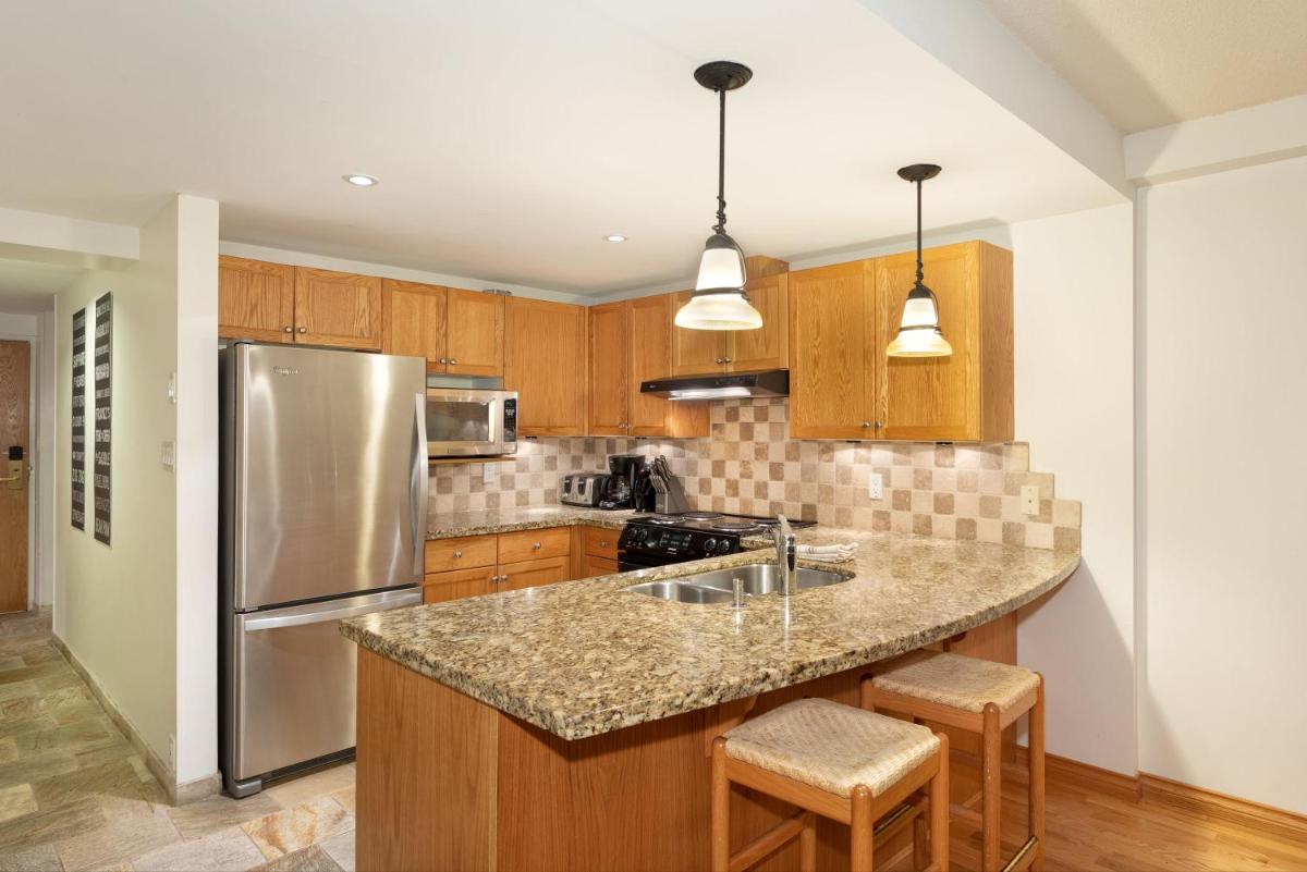 SKI IN SKI OUT Condo with Pool and Hot Tub by Harmony Whistler - Housity