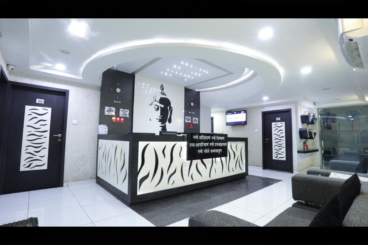 Hotel Paramount Inn - Housity