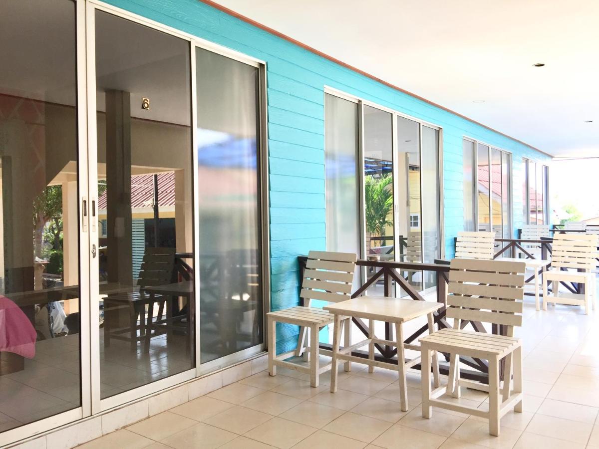 Insook Ko Larn Resort - Housity