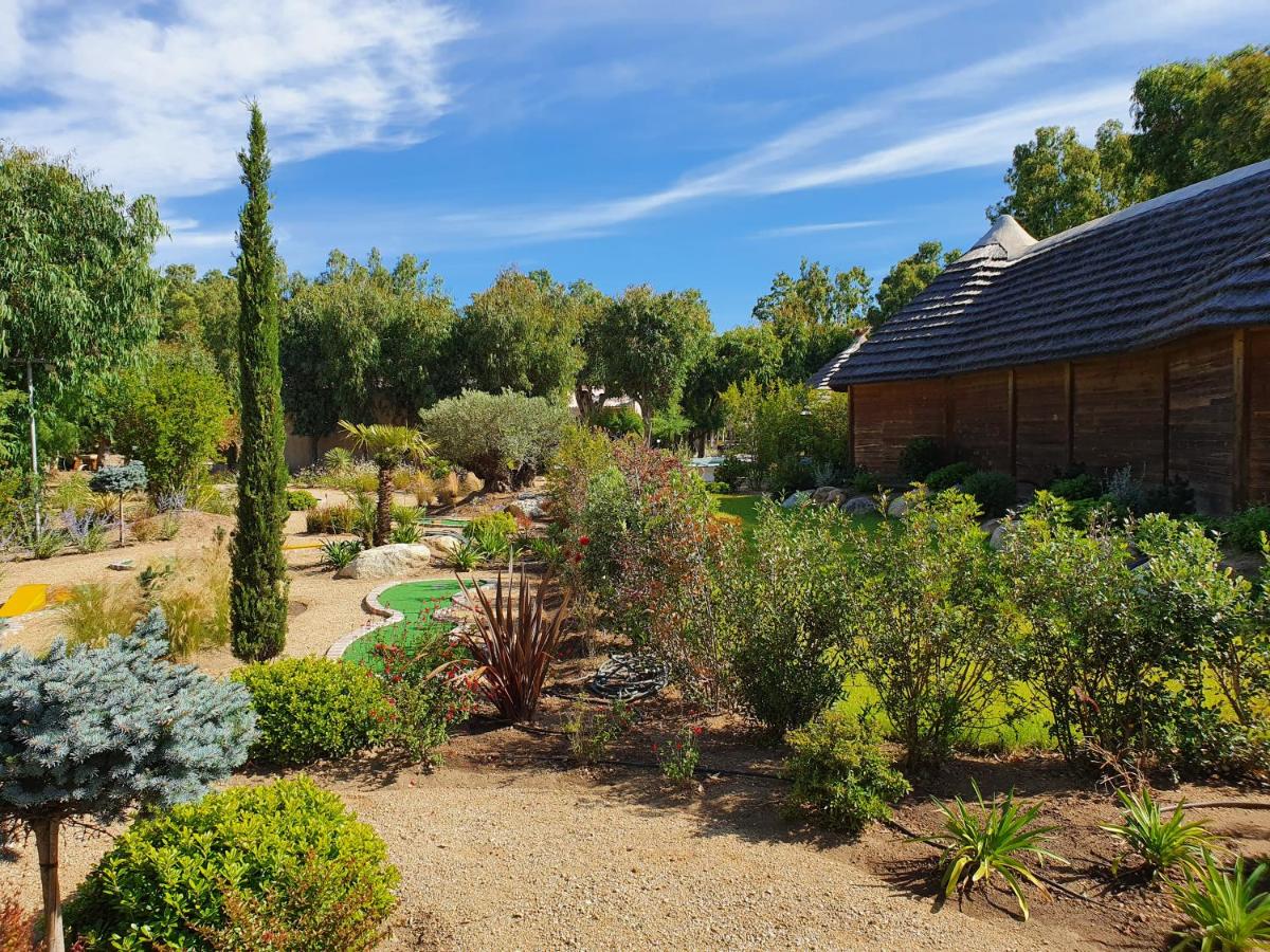 Jardin de l'établissement Camping La Pinède
