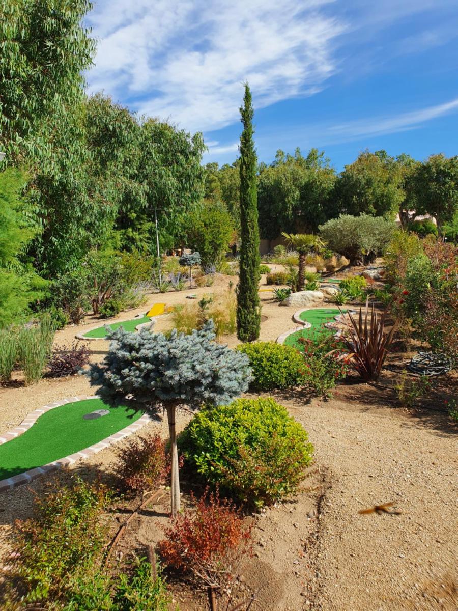 Jardin de l'établissement Camping La Pinède