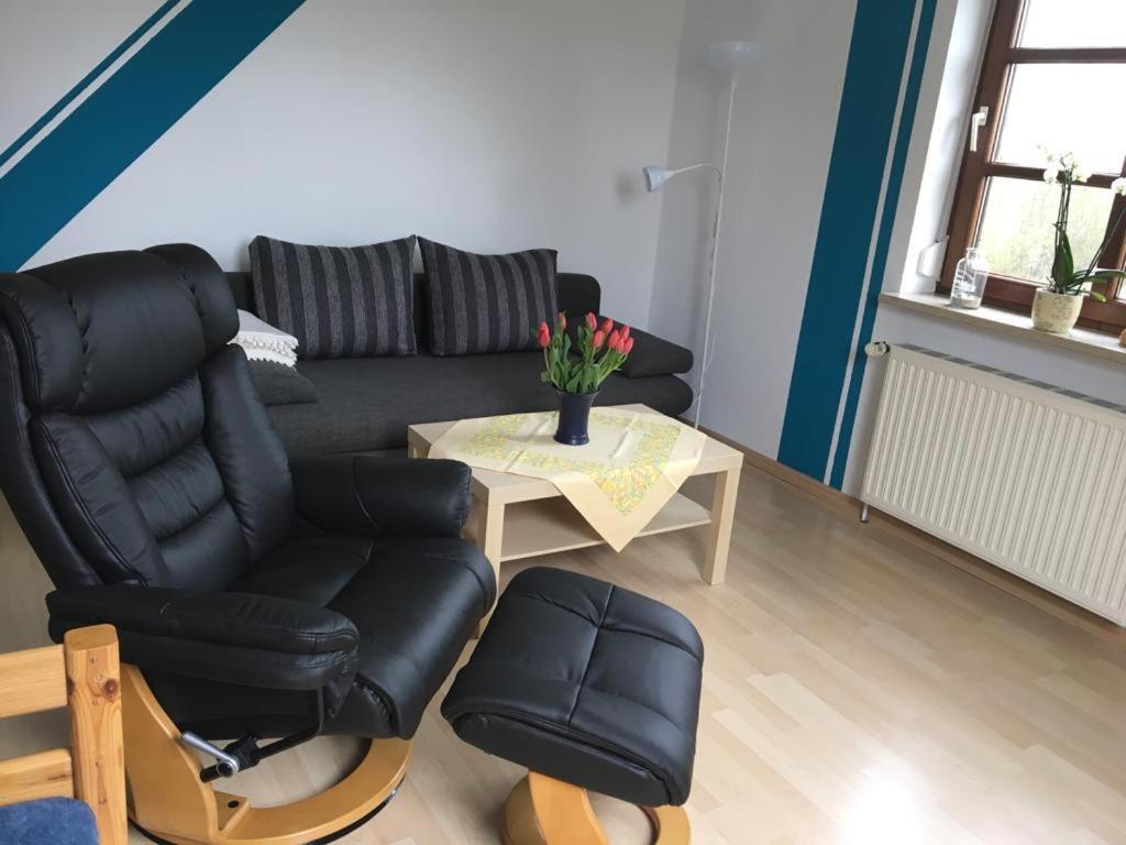 Zwischen den Feldern - Housity