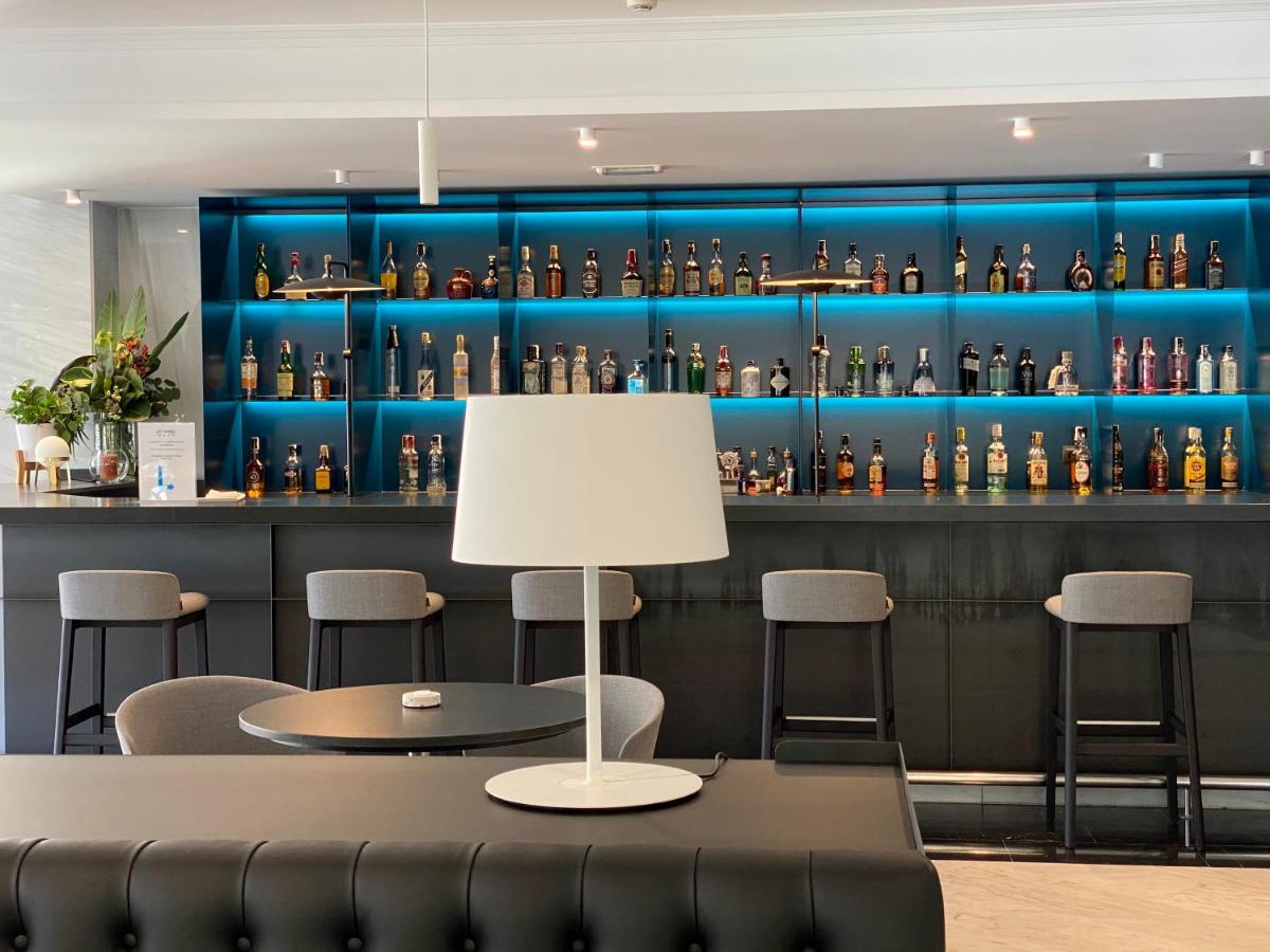 El salón o zona de bar de Hotel Carlos I Silgar