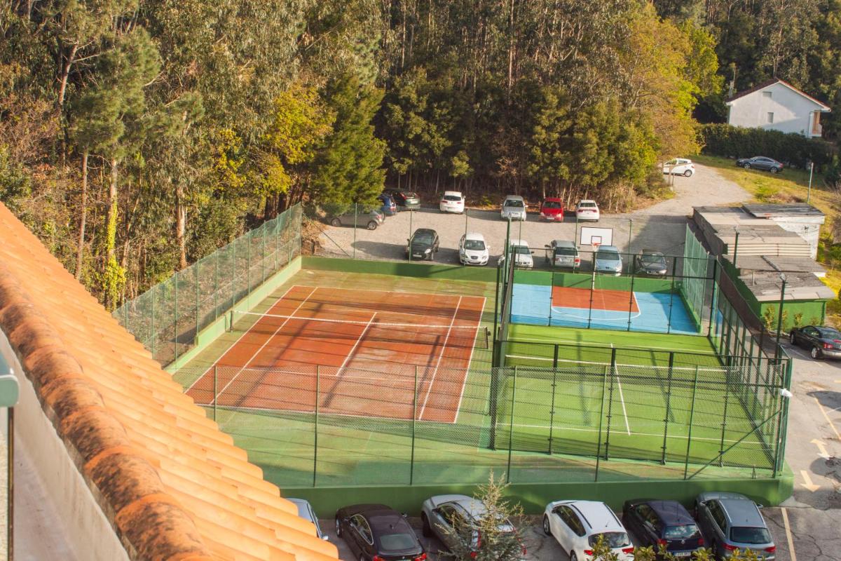 Instalaciones para jugar a tenis o squash en Hotel Carlos I Silgar o alrededores