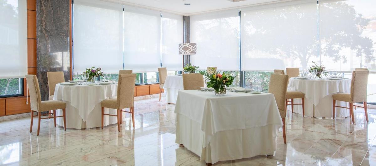 Un restaurante o sitio para comer en Hotel Carlos I Silgar
