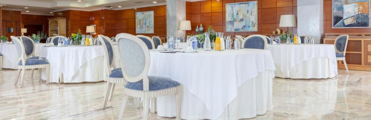 Un restaurante o sitio para comer en Hotel Carlos I Silgar