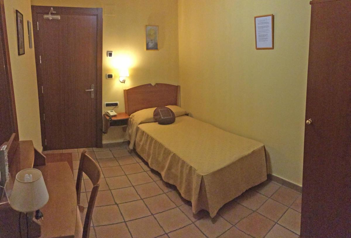 HOTEL GUADALOPE - Housity