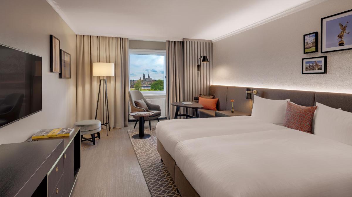 Ein Bett oder Betten in einem Zimmer der Unterkunft Bilderberg Bellevue Hotel Dresden Ein Bett oder Betten in einem Zimmer der Unterkunft Bilderberg Bellevue Hotel Dresden