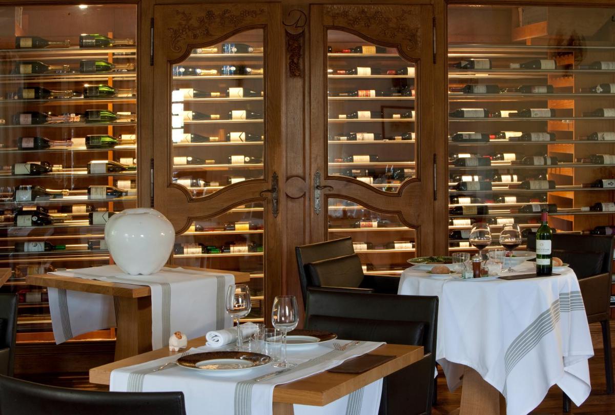 Restaurant ou autre lieu de restauration dans l'établissement Auberge Ostapé