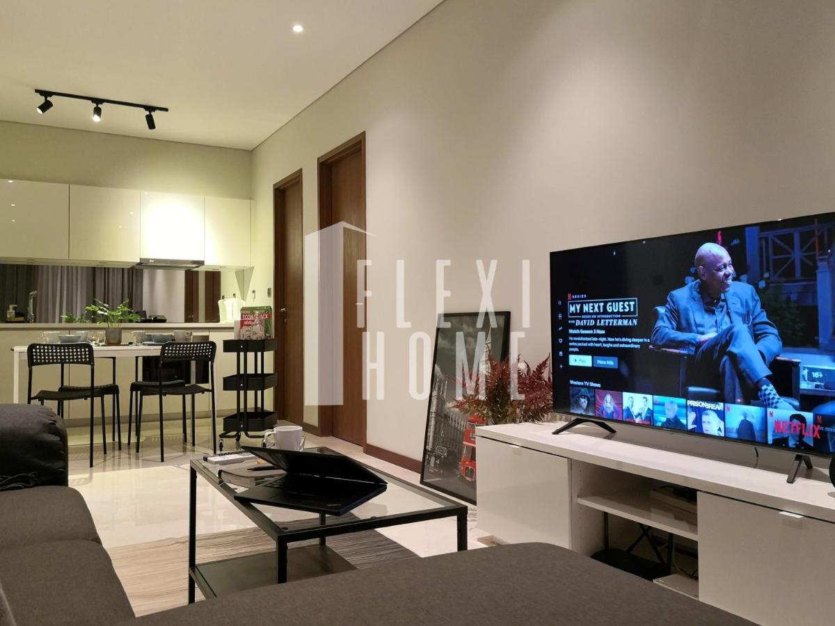 NETFLIX Ready, 9am-5pm, SAME DAY CHECK IN AND CHECK OUT, Work from Home, Private and Comfy Home, SKY SUITES KLCC by Flexihome-MY - Housity