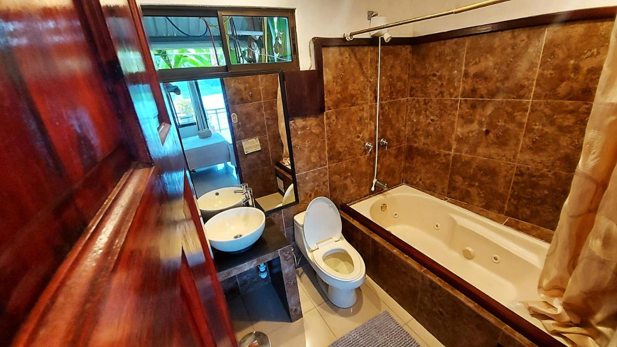 Tortuguero Adventures GuestHouse - Housity