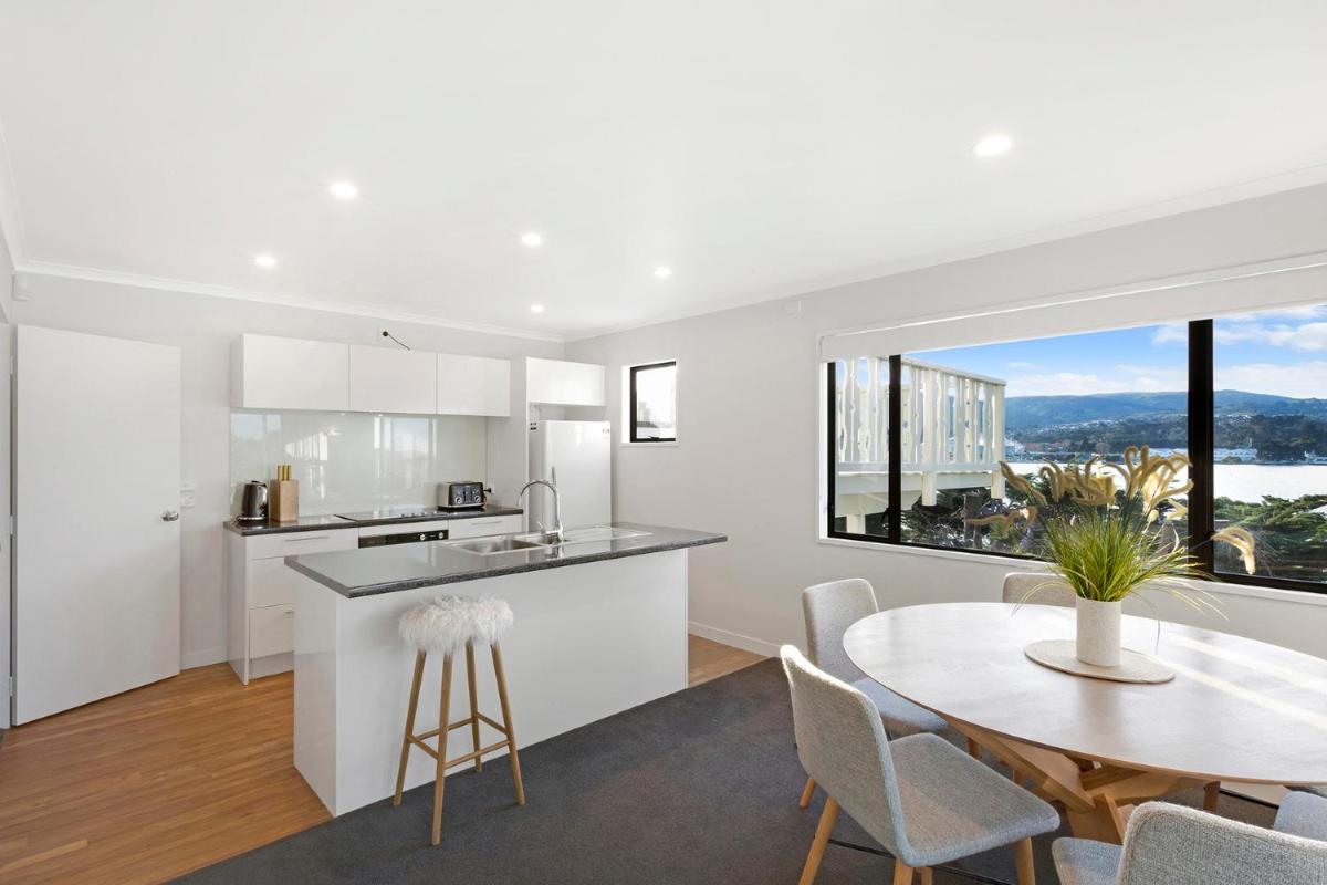 Harbour Views - Housity